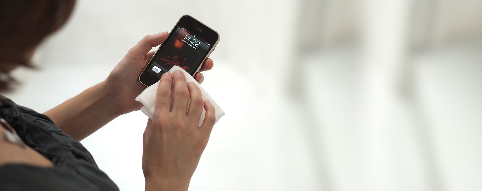 TIPS: Bersihkan Touchscreen Dari Bekas Sidik Jari